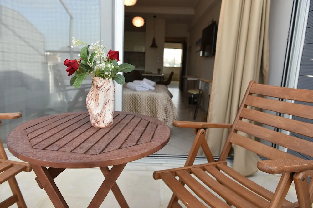 Cozy Apt in the Heart of Athens 8-2