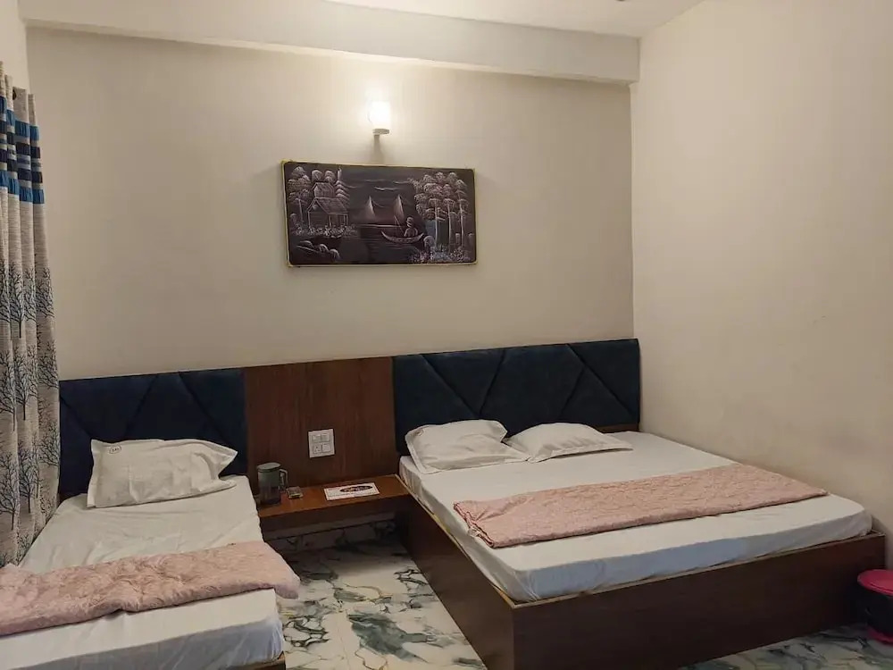 Hotel Shri Balaji Dham, Family Room Near Mathura Railway Station