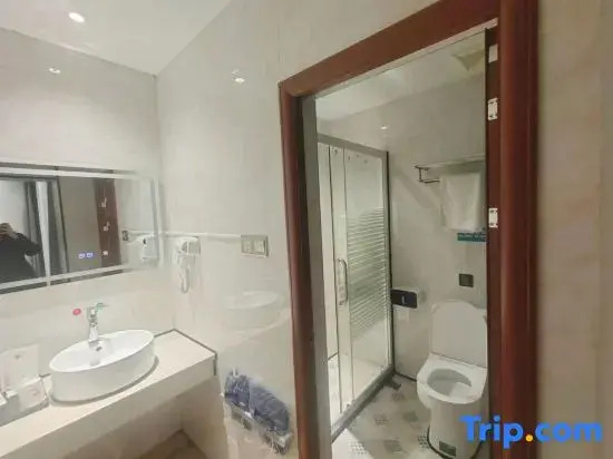 Pai Hotel (Rucheng North Station Luyang Market Branch)