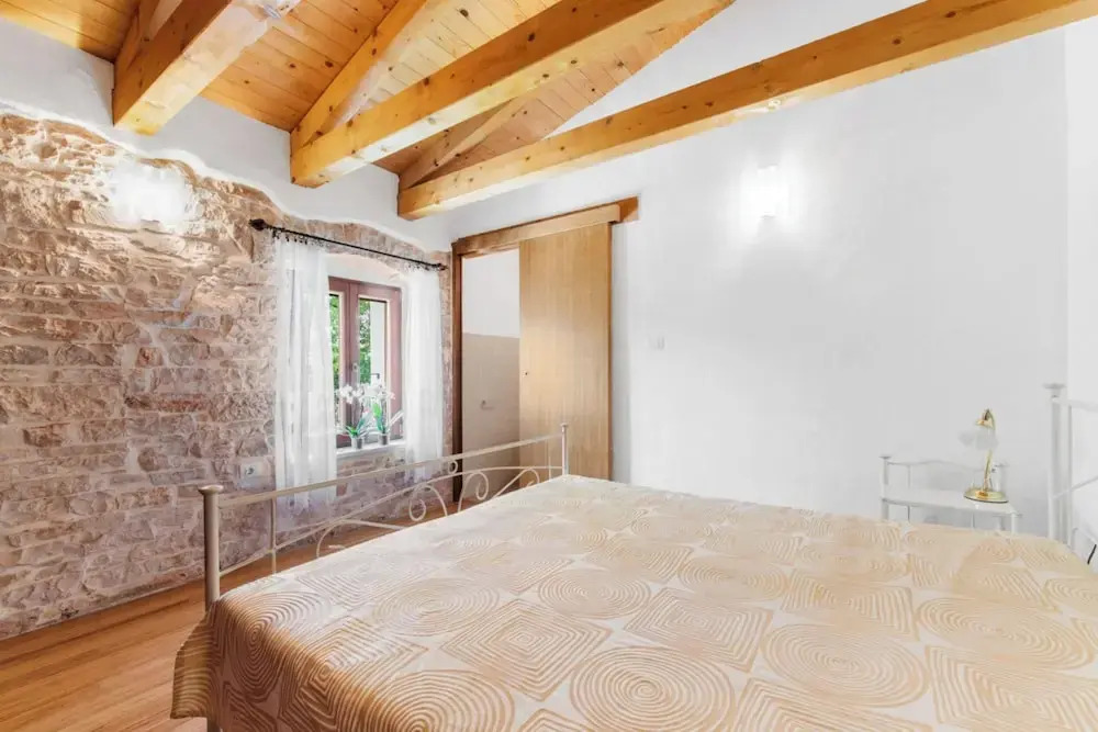 Holiday House with Private Pool Villa Ladybug