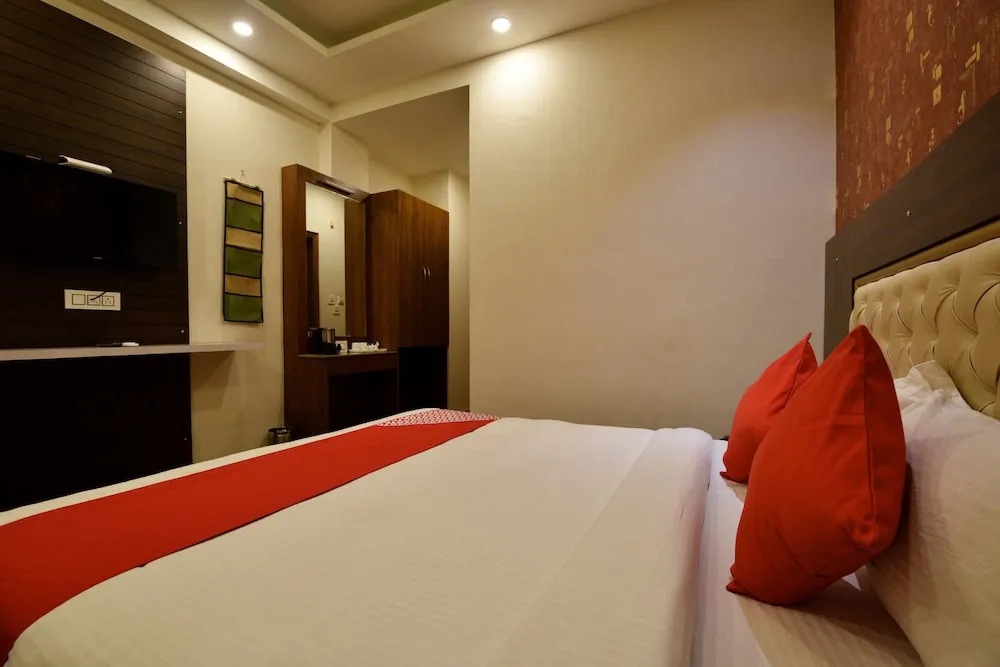 OYO 17099 Ambika Residency