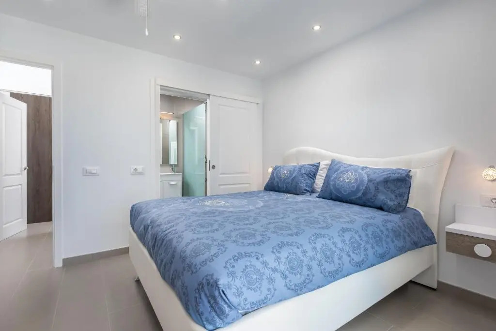 Luxurious VILLA - 300M2 - private HEATED pool - garage - WiFi