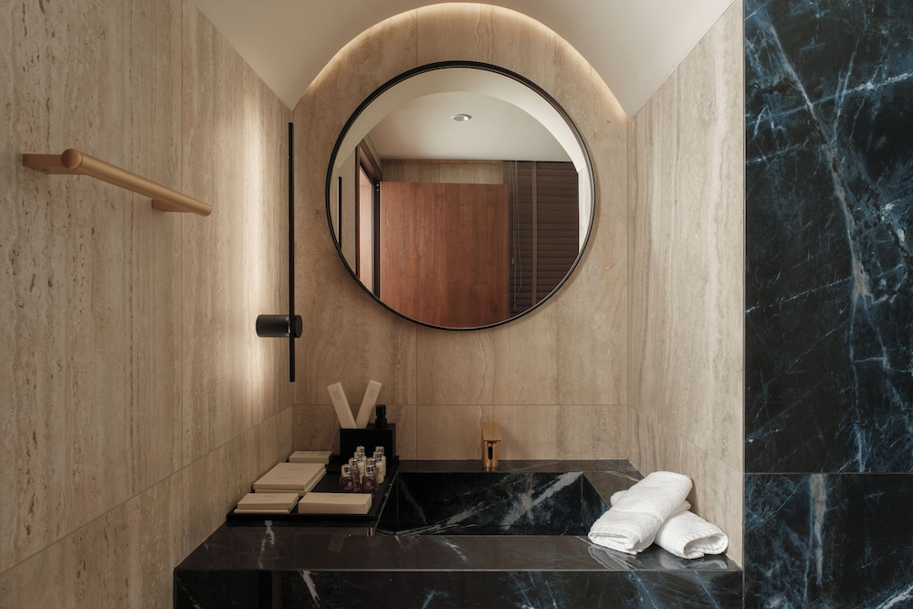 Ceci Suites