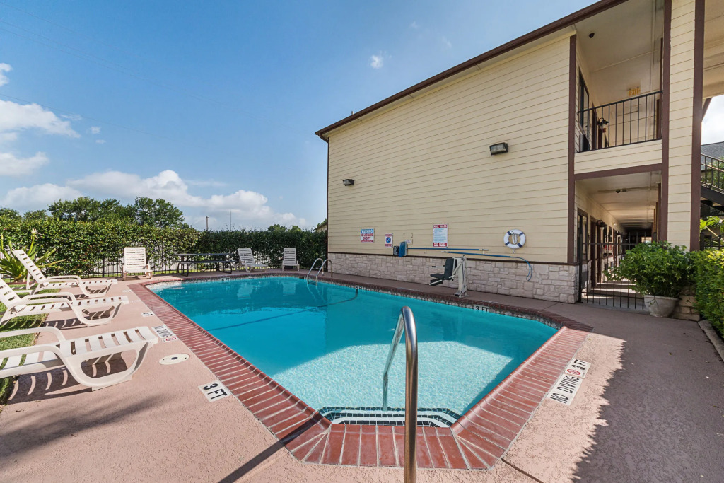 Quality Inn & Suites Victoria South