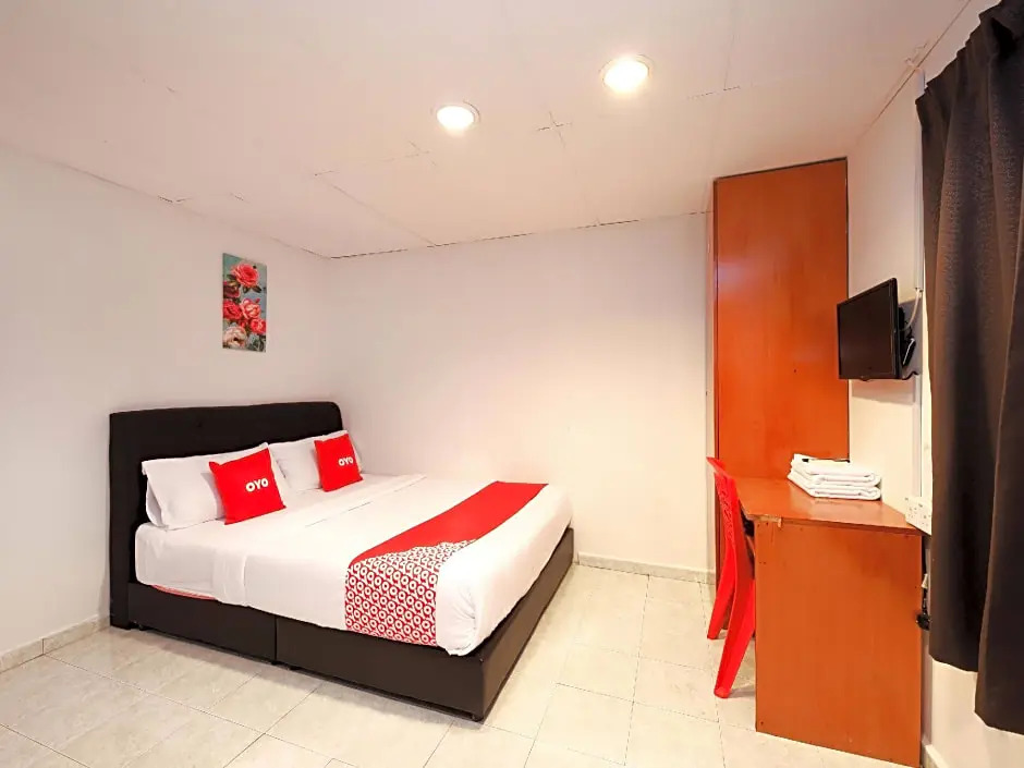 Azimaju Guesthouse by OYO Rooms