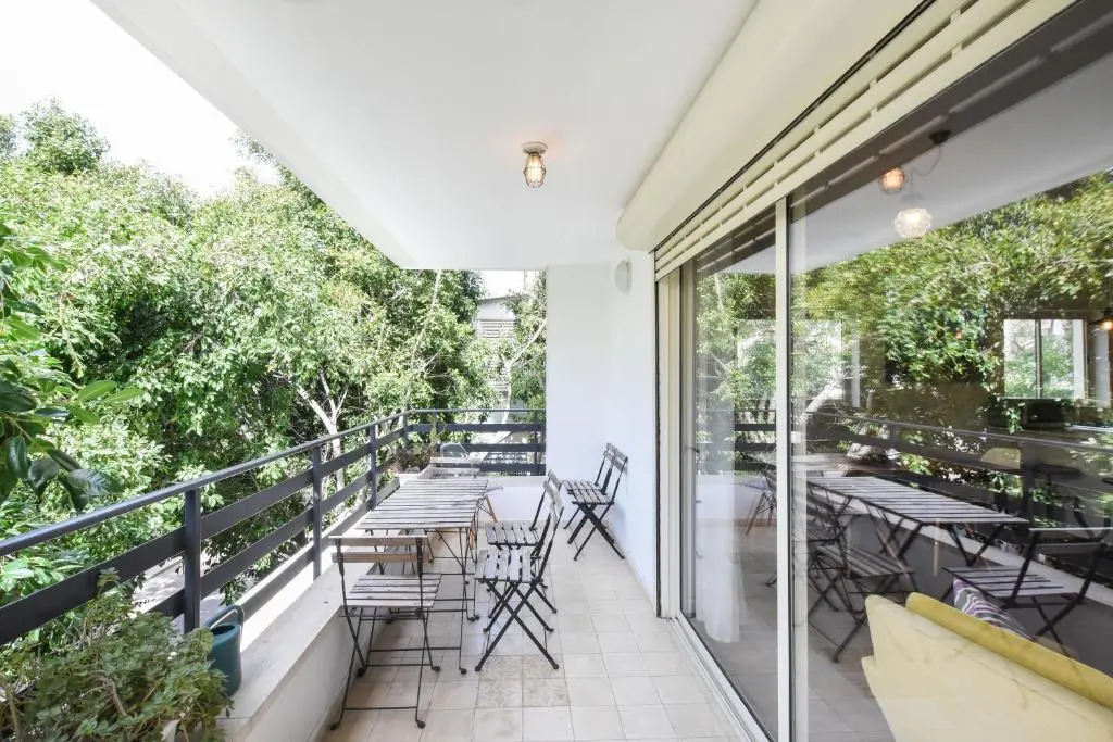 Sunny 3BR in Prague 8 by HolyGuest