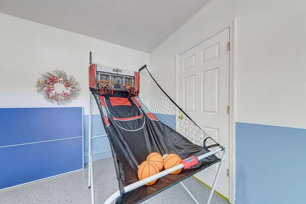Spacious 4 Bed South Facing Pool Villa Near Disney