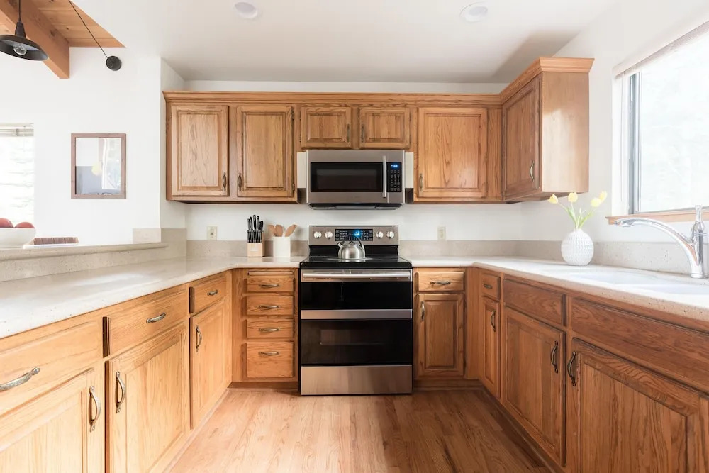 Wolfe by AvantStay | Near Lake Tahoe, w/ Hot Tub, Fireplace, 2 Private Decks!