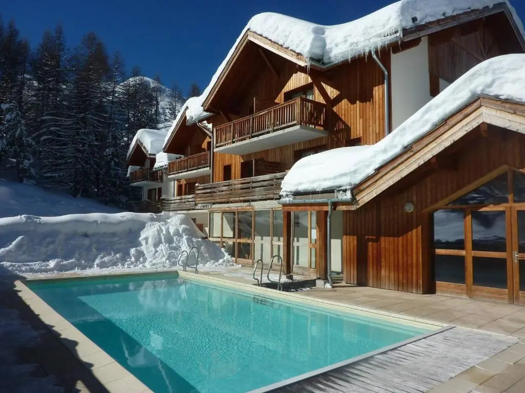 Chalet mitoyen aux Orres avec piscine chauffée, sauna, hammam - skis aux pieds - 6 pers. - FR-1-322-110