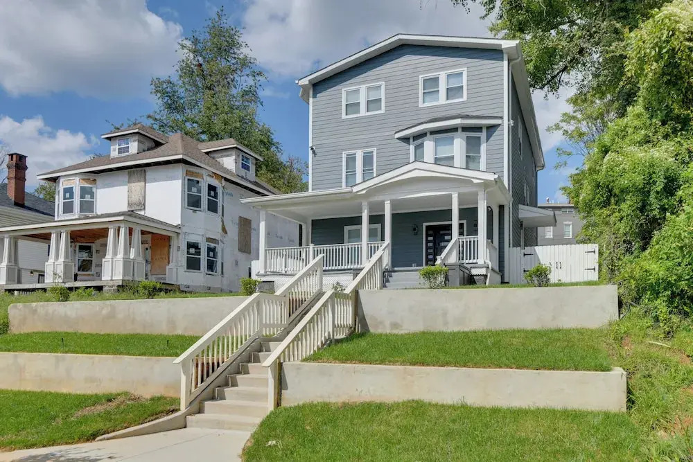 5 Mi to Inner Harbor: Expansive Family Getaway