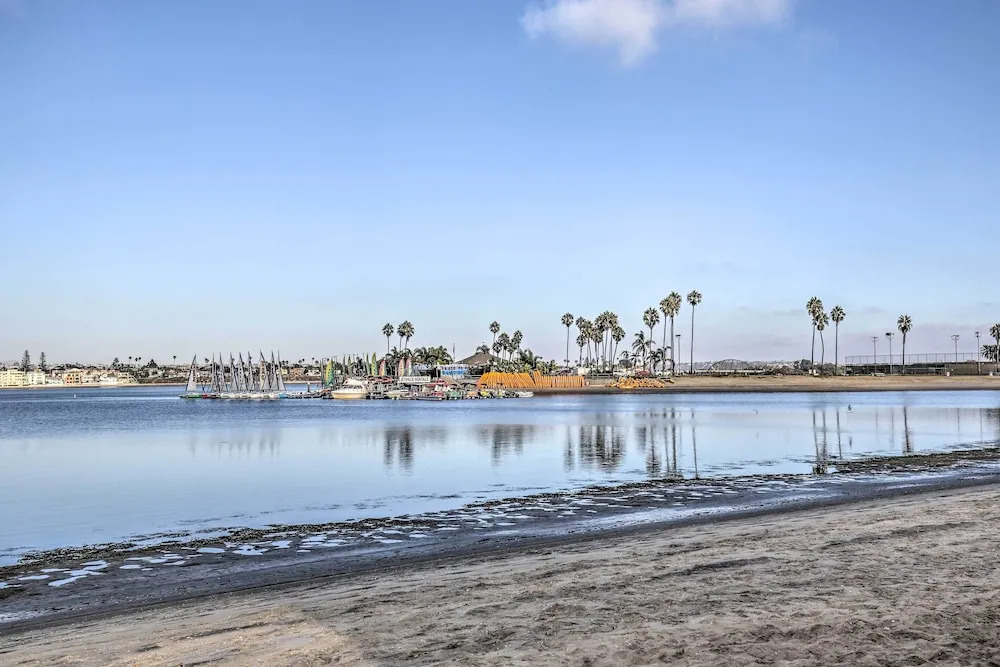 San Diego Home - Walk to Sail Bay & Mission Beach!
