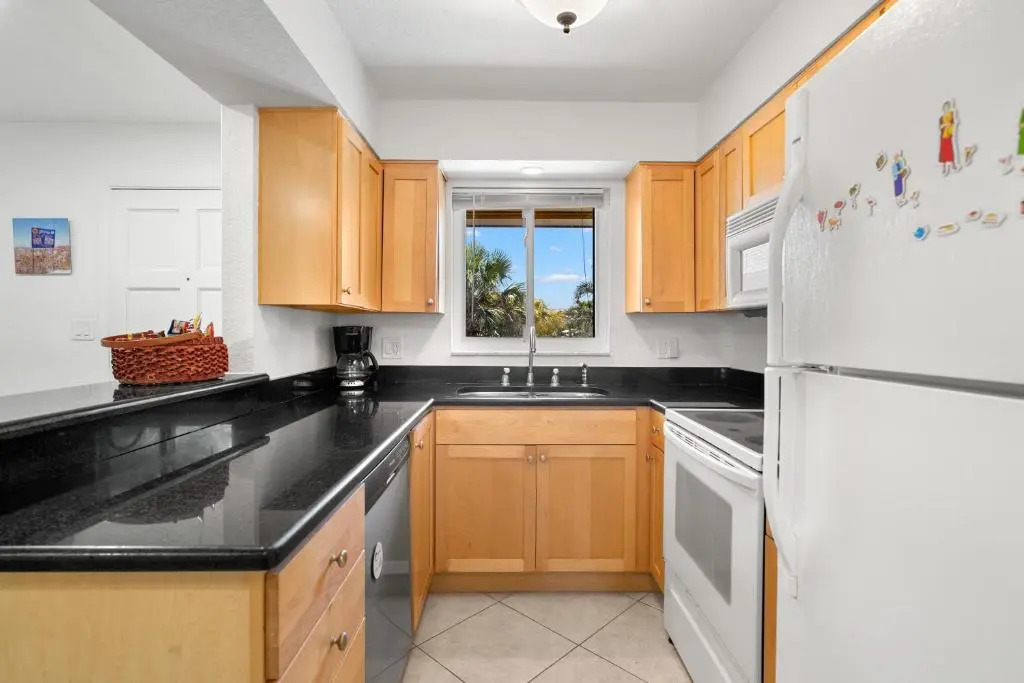 Waves 17, 1 Bedroom, Sleeps 4, Pool View, Heated Pool, Bbq, Wifi