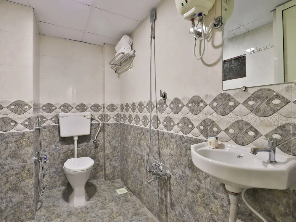 OYO 12229 Hotel Sarvagya