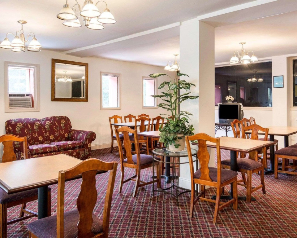 Econo Lodge Petersburg - Fort Lee