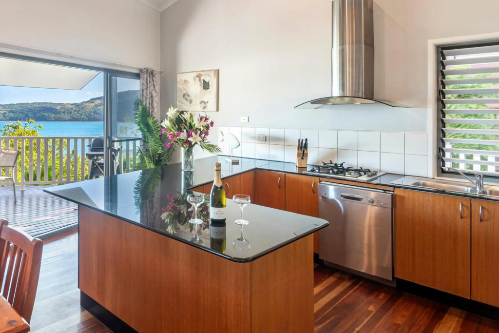 Casuarina 18 Hamilton Island Ocean Views, Golf Buggy & transers