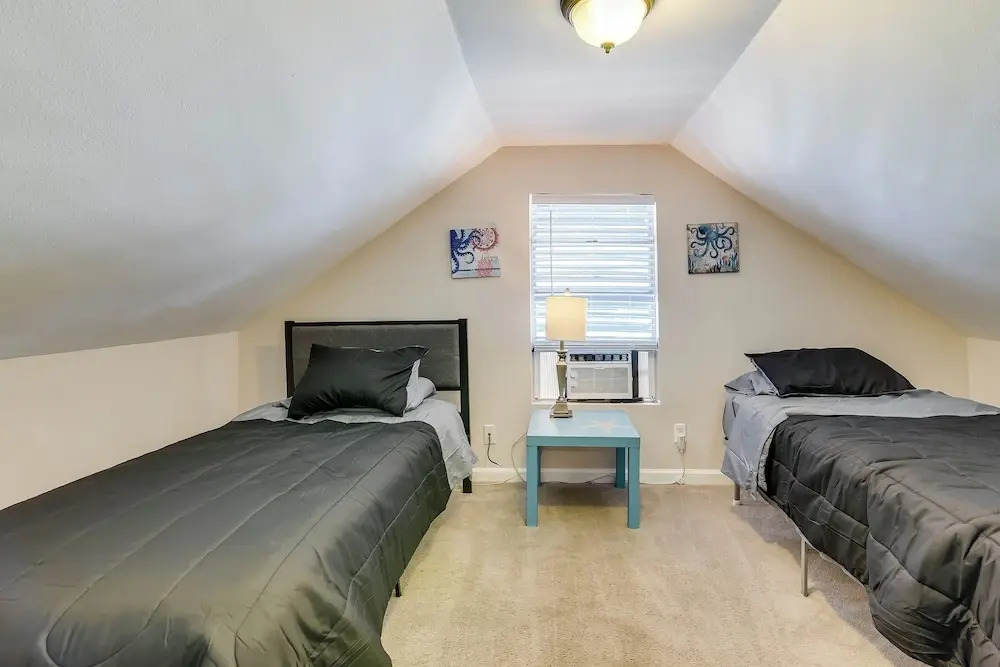 Galveston Vacation Rental: 2 Mi To Pleasure Pier!