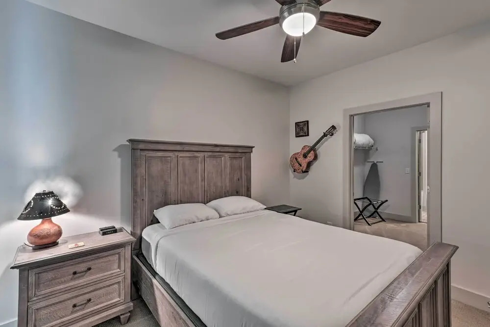 Modern Nashville Condo: 7 Mi to Downtown!