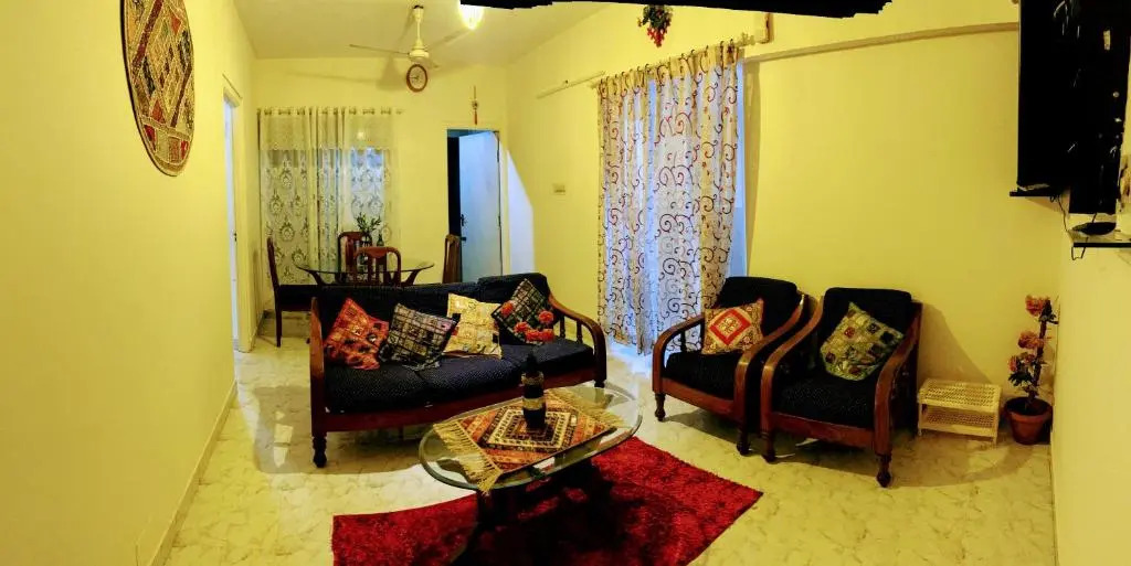 Artistic 2BHK in the downtown close to everything