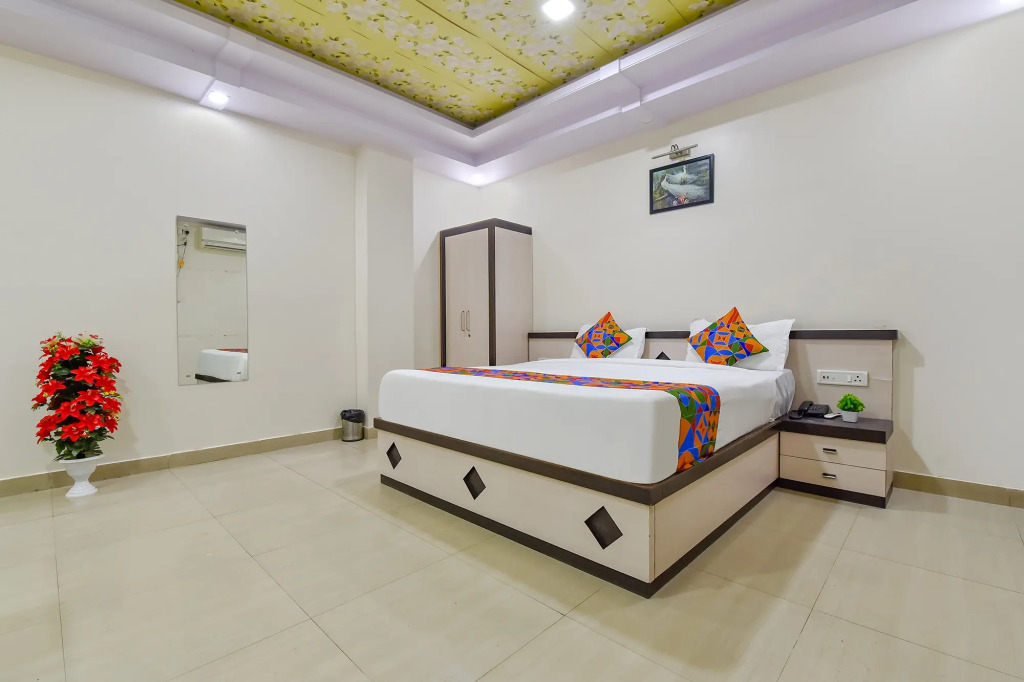 FabHotel Pink Cozzy