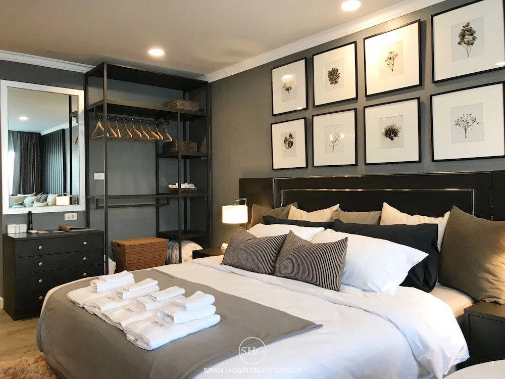 Stay in Style The Heart of Nimman R306AB