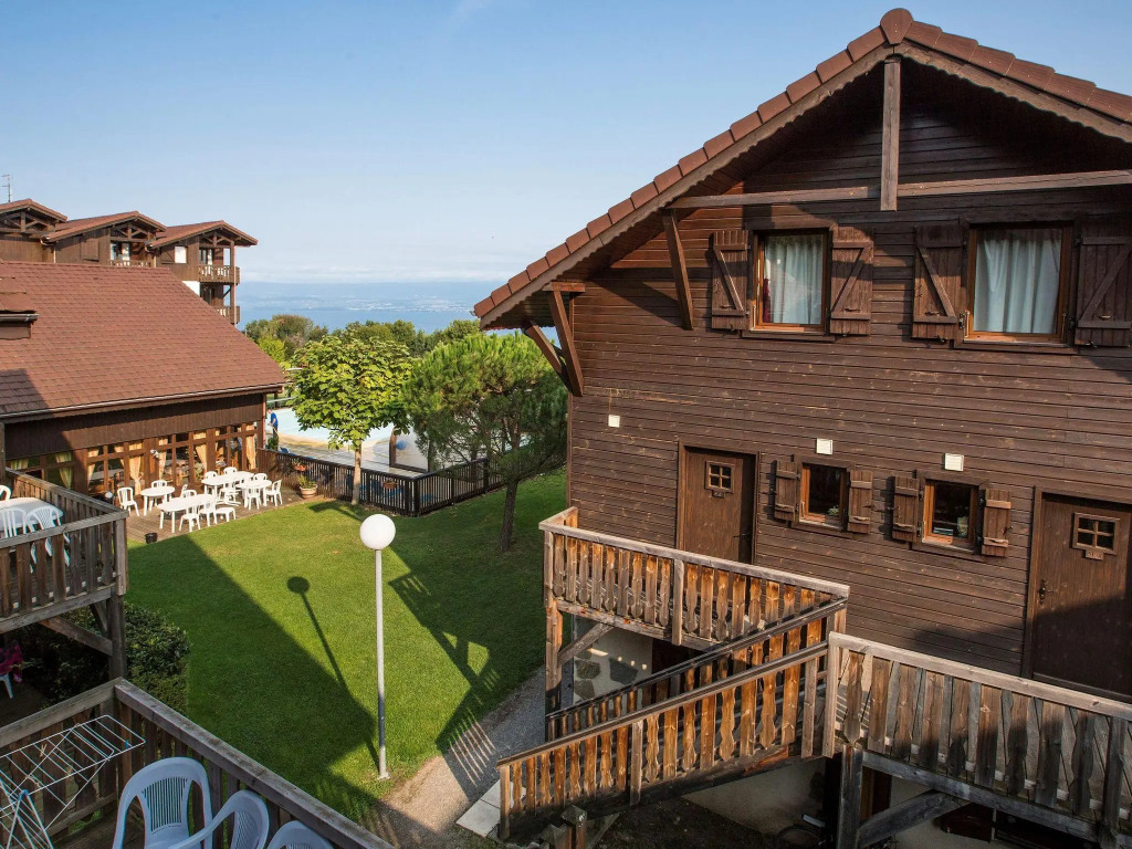 Attractive, rustic apartment in the termal town of Evian