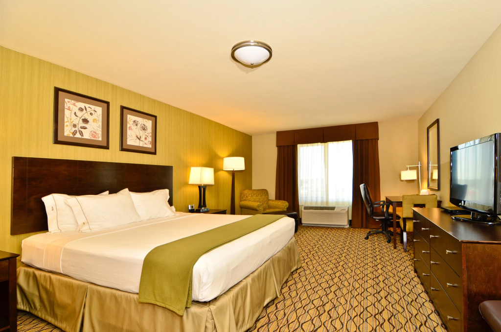 Holiday Inn Express & Suites - Williston by IHG