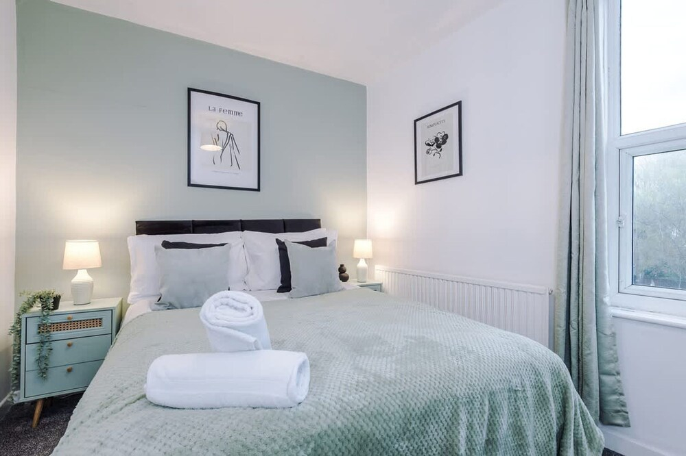 Spacious Home Ideal for Contractors Sleeps 7
