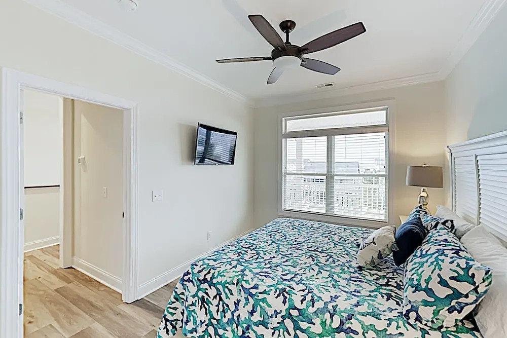 New Oceanside W/ Private Pool & Elevator 7 Bedroom Home