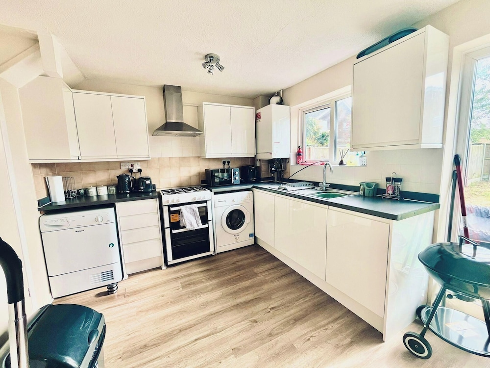 Charming 3 Bedroom House Near Canterbury Centre