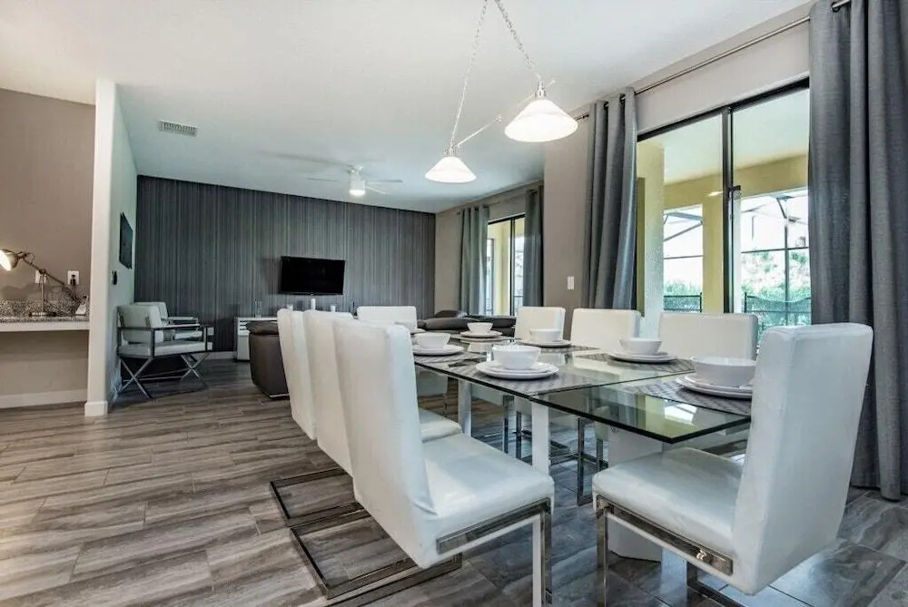 6 Bedrooms / 5 Bathrooms / Solterra (5220 OA), Davenport, US