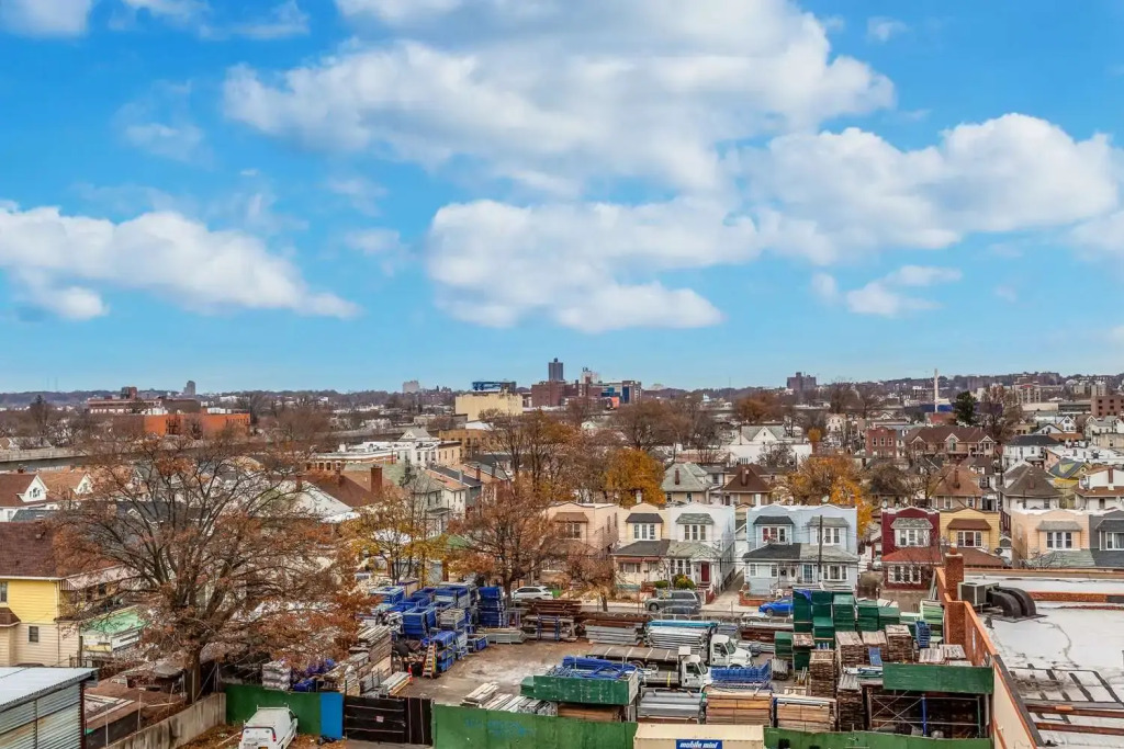 Van Wyck Hotel & Suites Near JFK Airport