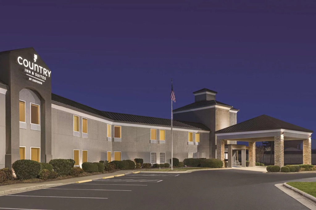 Country Inn & Suites by Radisson, Dunn I-95