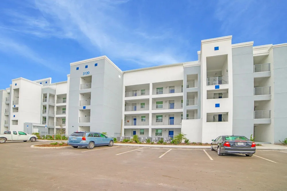 Updated Condo, 5 mi to Disney, On-site Water Park!