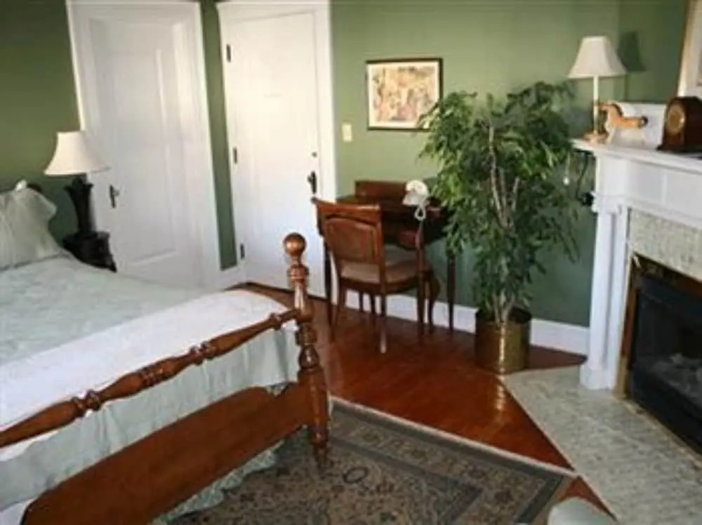 The Glens Falls Inn
