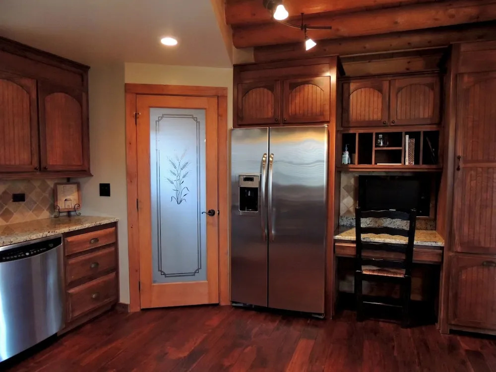 Bear Foot Lodge 4 Bedrooms 4.5 Bathrooms Cabin