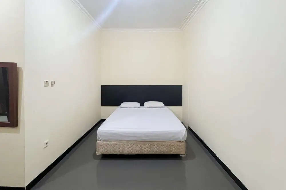 Urbanview Hotel Transit Near Bandara Sultan Hasanuddin