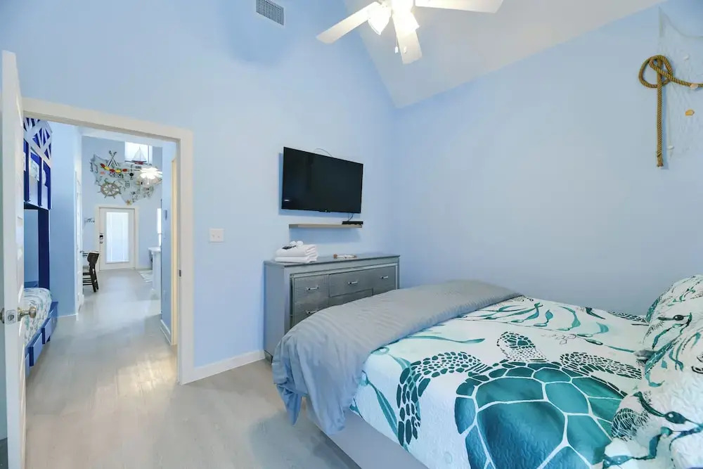 Walk to Padre Island Seawall: Corpus Christi Abode