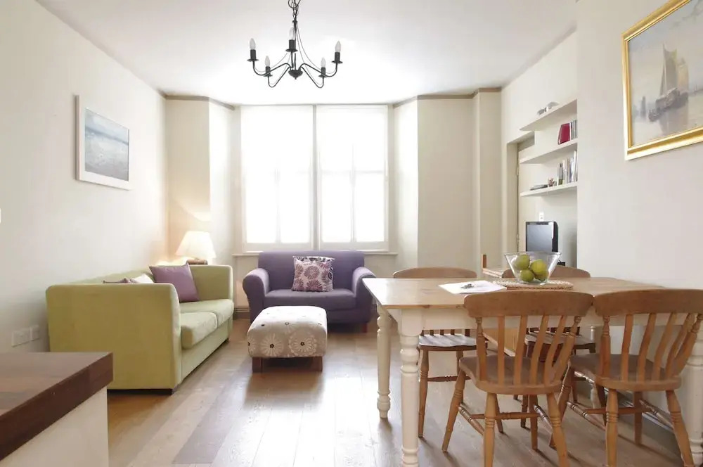 The London Agent - Hurlingham Mansion Flat SW6