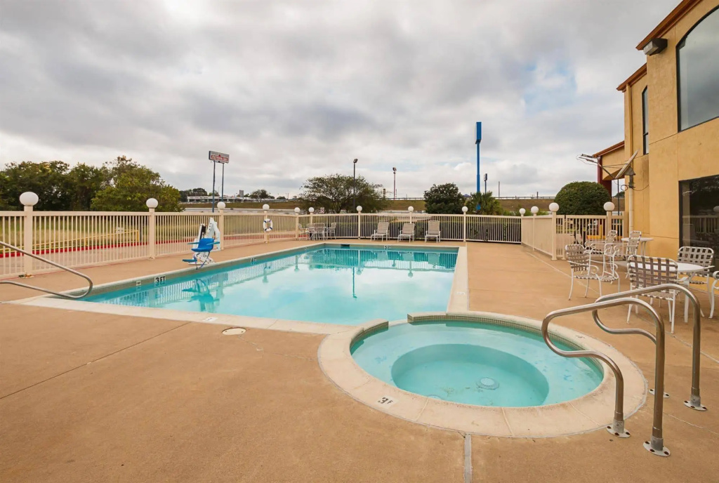 Motel 6-Ennis, TX