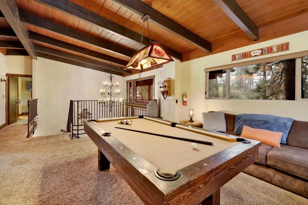 2080-eagle Point Lodge 4 Bedroom Home by RedAwning