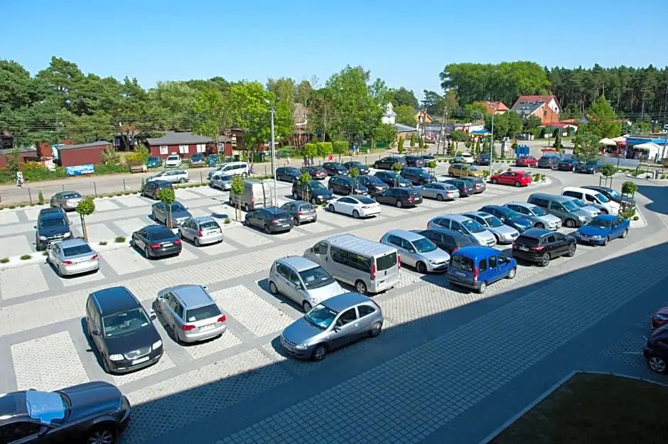 Zem-Tourist 250M OD MORZA, ODKRYTY BASEN, PLAC ZABAW, PARKING, WYŻYWIENIE