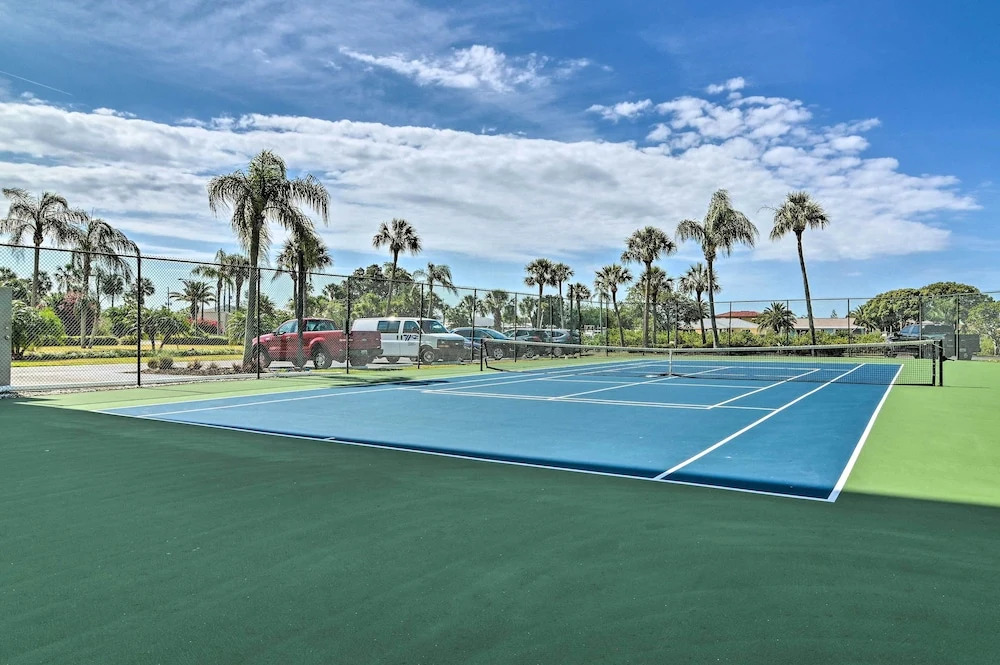 Waterfront Condo: Resort Pool, Tennis & Beach