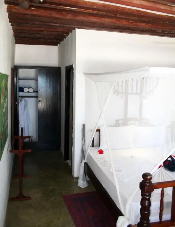 Moonshine Uroa Boutique Hotel