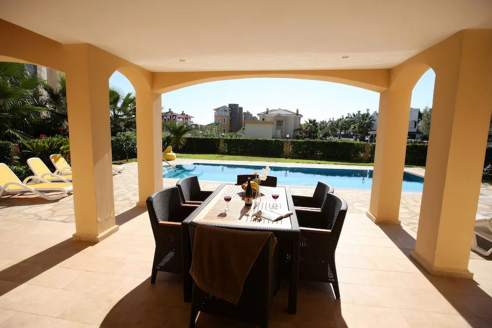 Palm Lane Villa