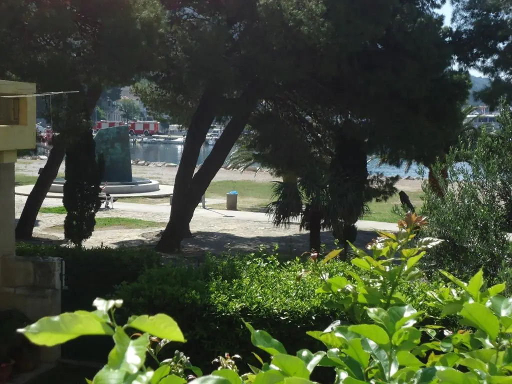 Omiš apartment on the beach