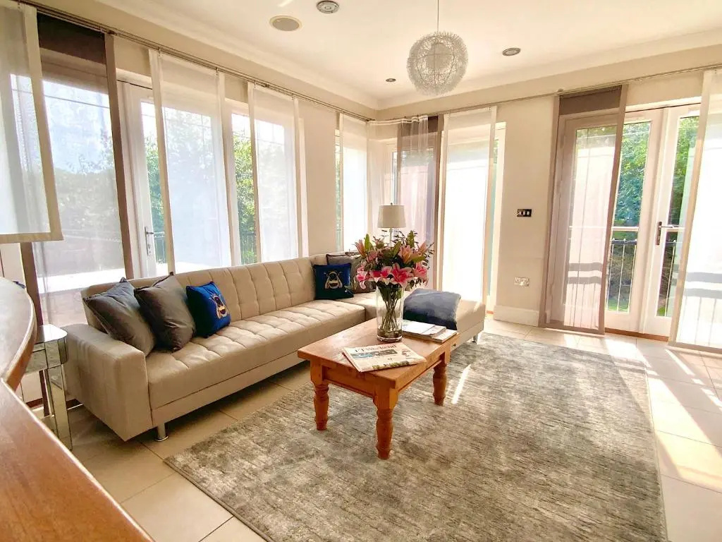 Private Room - The Beam Suite - Burway House on The River Thames