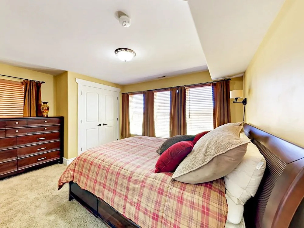 5500 Cross Country Way Townhouse