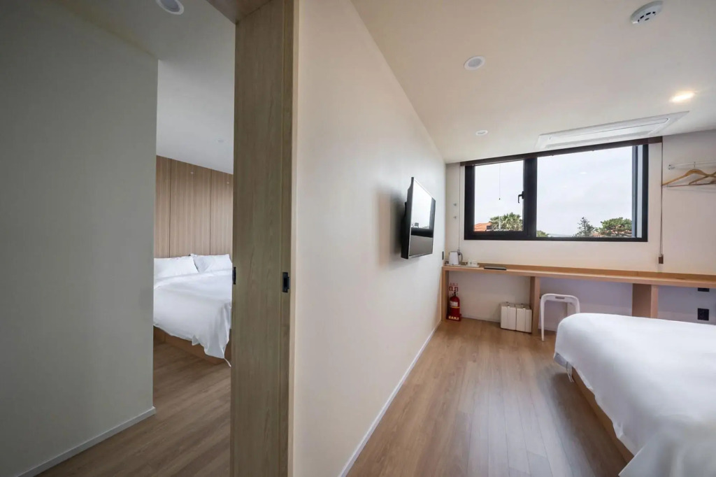 Aroomi Hotel