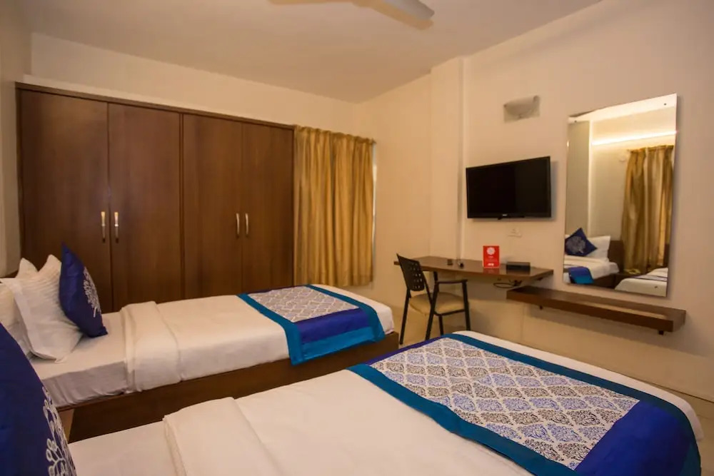 OYO 10934 Hotel Eminent