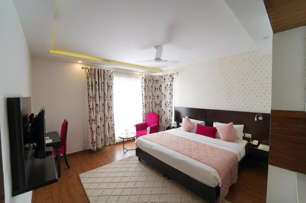 Rockland Hotel, C.R Park